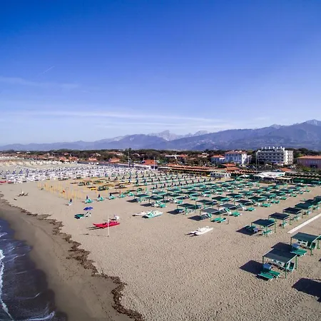 I Giardini Al Mare 500mt From Sea - Happy Forte dei Marmi
